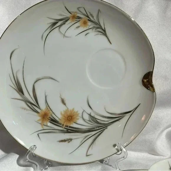 Vintage 1950s Napco China Hand Painted Wheat Flower Snack Plate and Tea Mug Set - Picture 7 of 7